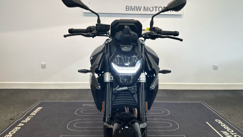 BMW F900 R